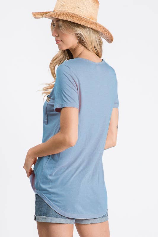 7th Ray - Venta al por mayor Camiseta - Mujer - Top de manga corta con cuello en V sólido, ribete de lentejuelas y bolsillo frontal T31621