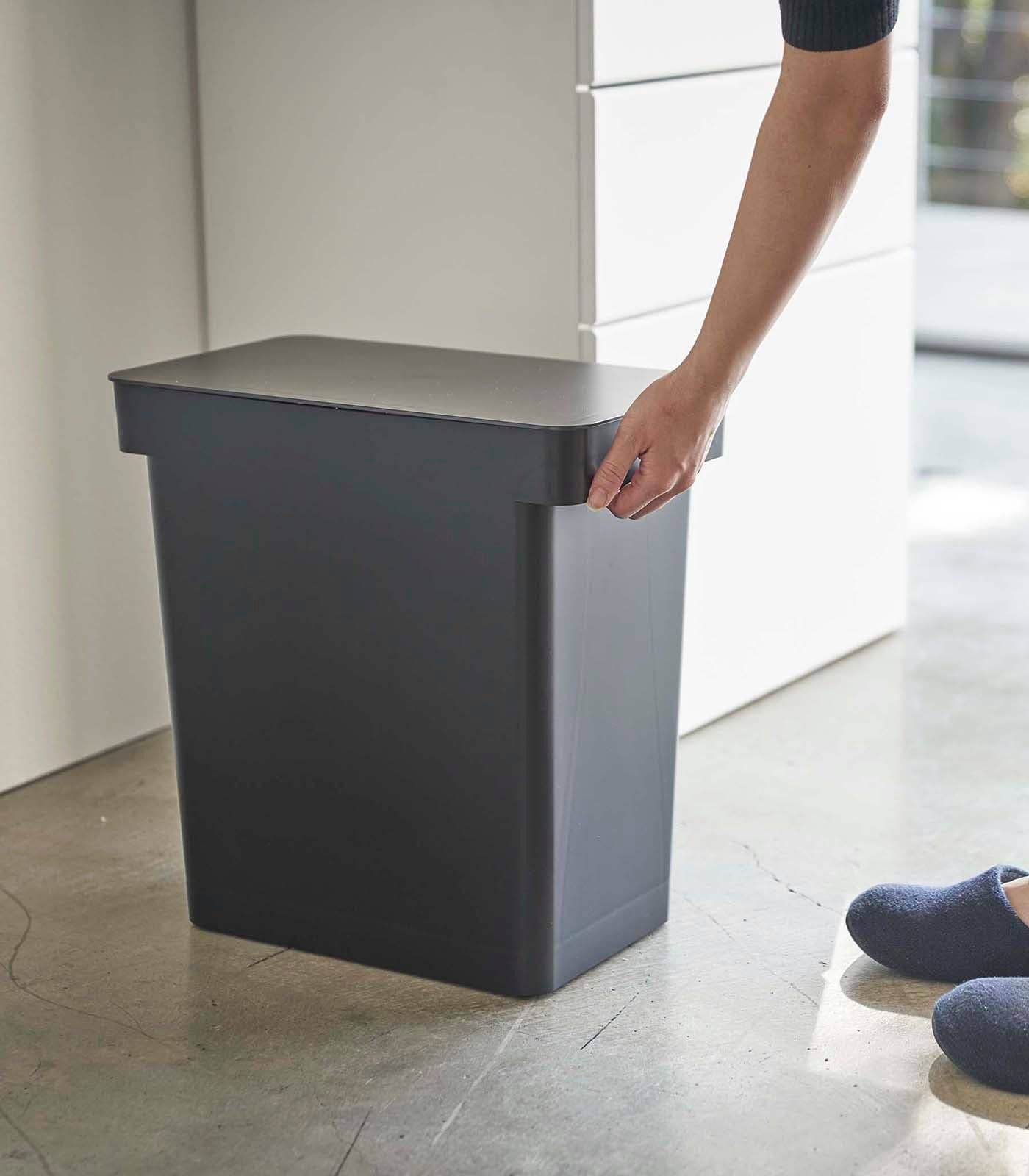 Yamazaki Home - Vente Nourriture – chien - Contenant hermétique pour aliments pour animaux de compagnie Tower Rolling (25 lb)5