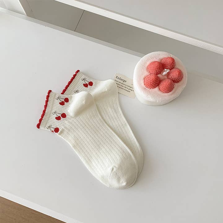 DOUBLJU - Wholesale Socks - Women's - FASHIONABLE CUTE KITTEN SOCKS_CWMS20720