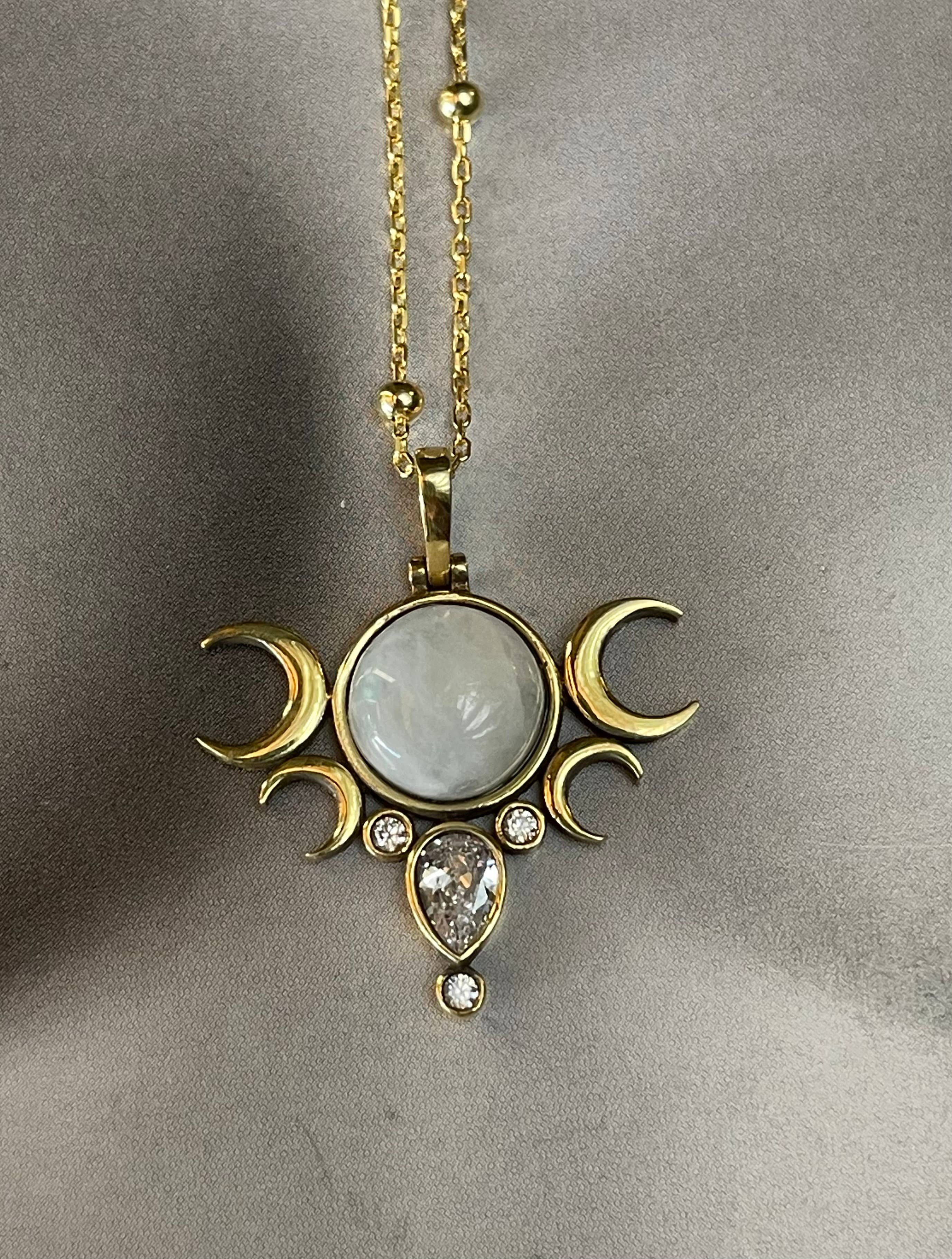 Flesh & Soul - Wholesale Pendant/Charm Necklace - FIVE MOONS MOONSTONE Necklace5