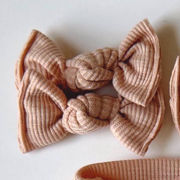 Persikofärgad Mini Ribbad BloomCLIPS eller Nylon Hårband för wholesale av Bloom Headwraps