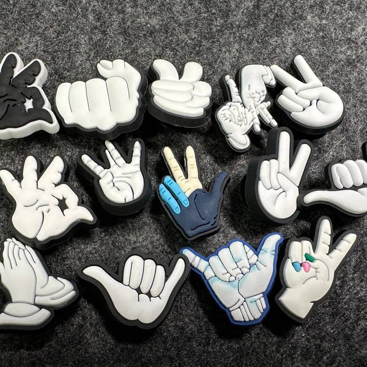 Schuhanhänger „Pick Your Hand Sign“, Motiv: Fingerzeichen, beste Qualität, Julies-Aufkleberdesign für den Großhandel von JuliesDecal