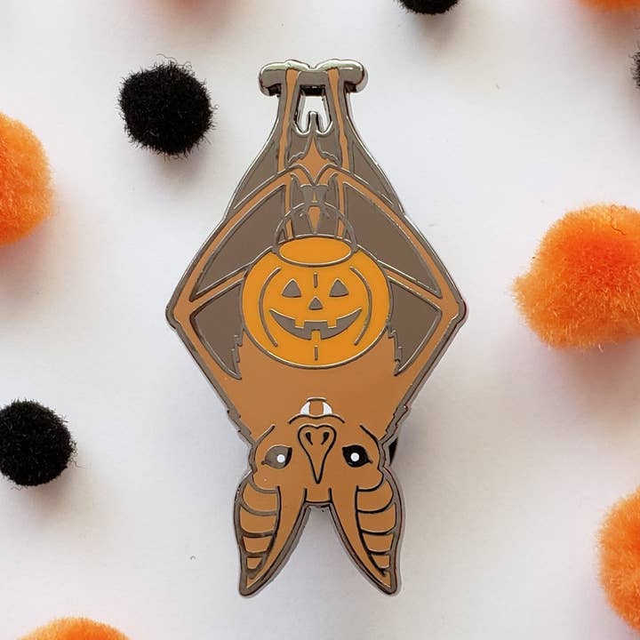 Süßes oder Saures Fledermaus-Emaille-Anstecknadel für den Großhandel von These Things