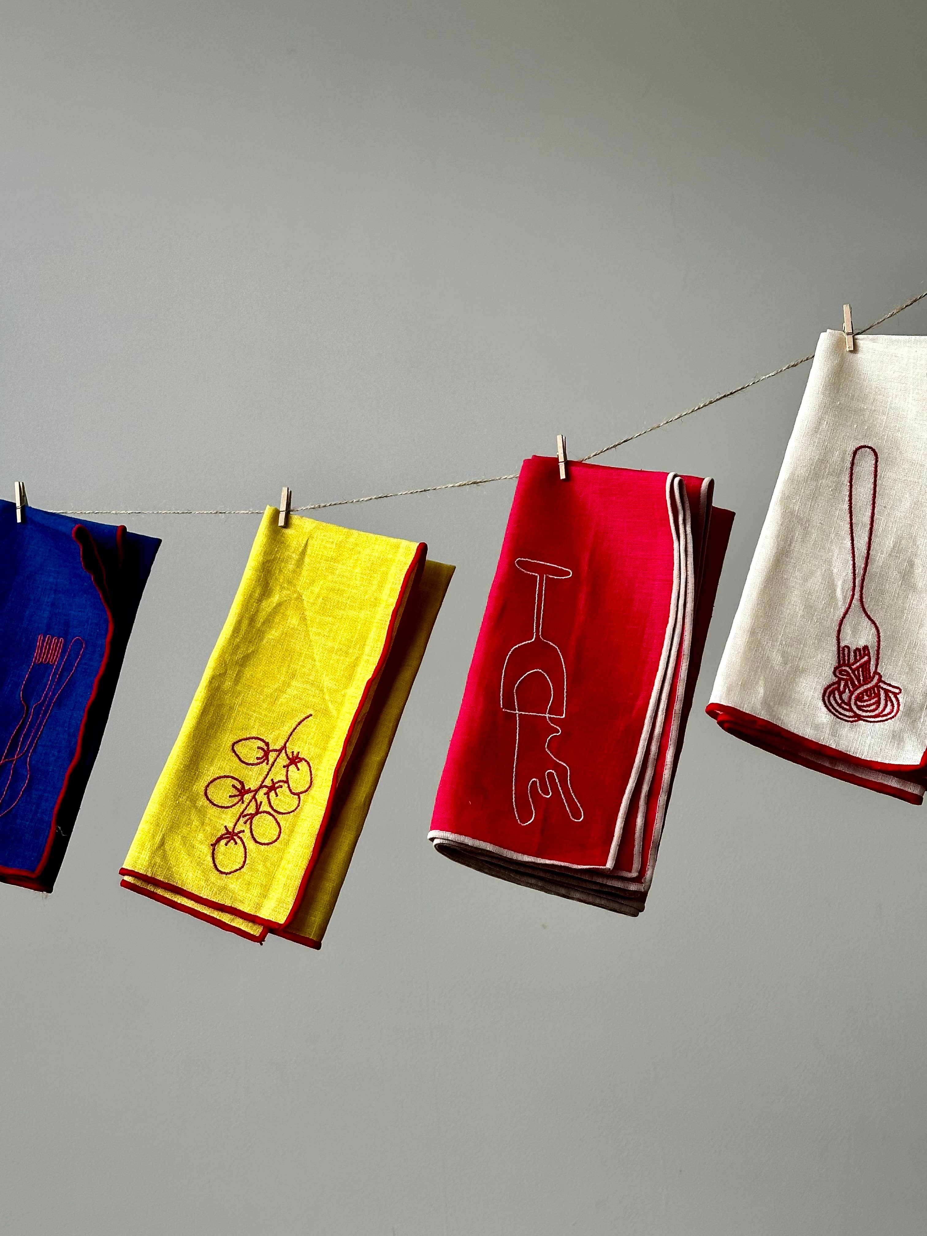 MÆGEN - Wholesale Dinner & Cloth Napkin - Linen Blend Napkins - Vine Tomatoes (Set of 2)7