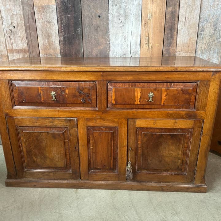 Armario francés antiguo del siglo XVIII, c. 1720 para venta al por mayor de belvoir