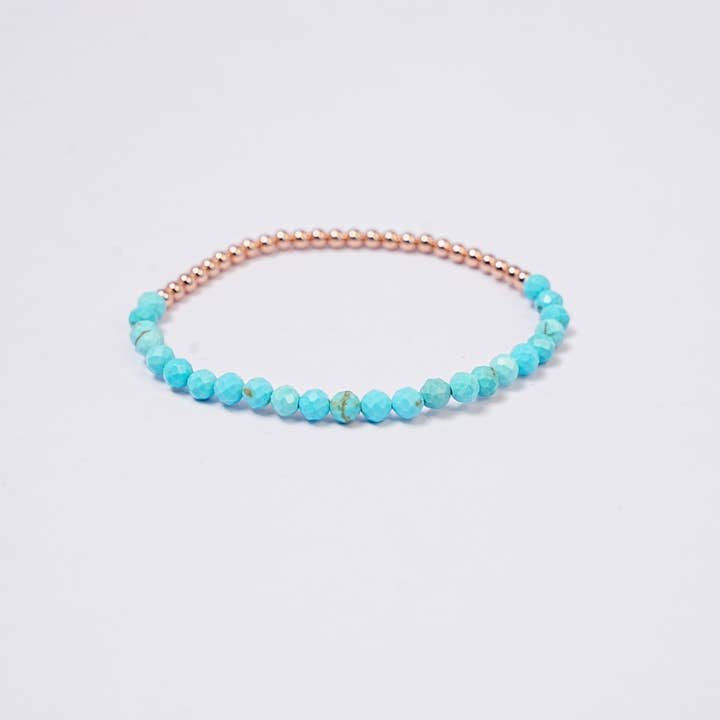 Bracelet en perles de turquoise multi-facettes délicates + cuivre massif pour la vente par The Blue Yogi