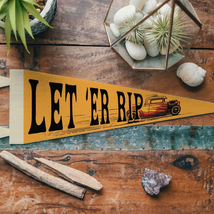 Let's Rip Felt Pennant for engroshandel hos Benoit's Design Co.