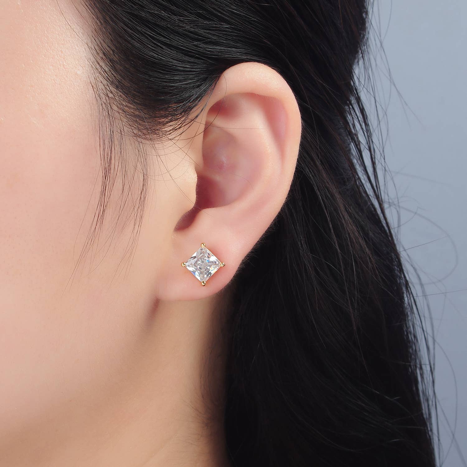 Aim Eternal - Vente Clous d'oreille - Boucles d'oreilles à tige carrées en or 24 carats en zircone cubique remplie d'or fin | AB-12221