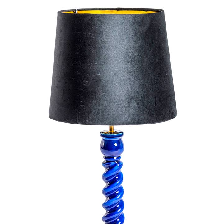 Lampada da tavolo in legno lucido con paralume rivestito in metallo ## per la vendita all'ingrosso da parte di McGowan & Rutherford Ltd