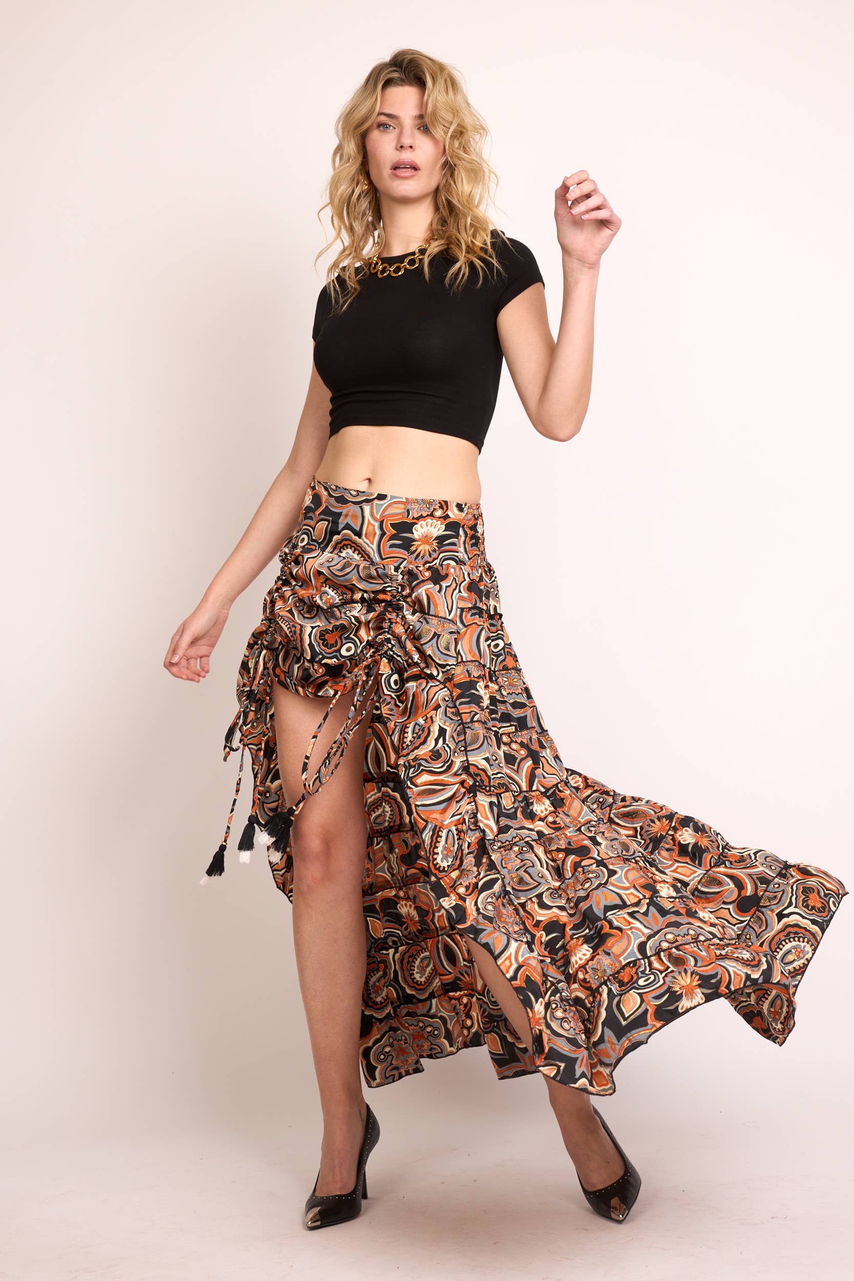 (SCHWARZ - FUCHSIA - LILA) Asymmetrischer Boho-Rock mit Ethno-Print - Goldene Details für den Großhandel auf Faire0