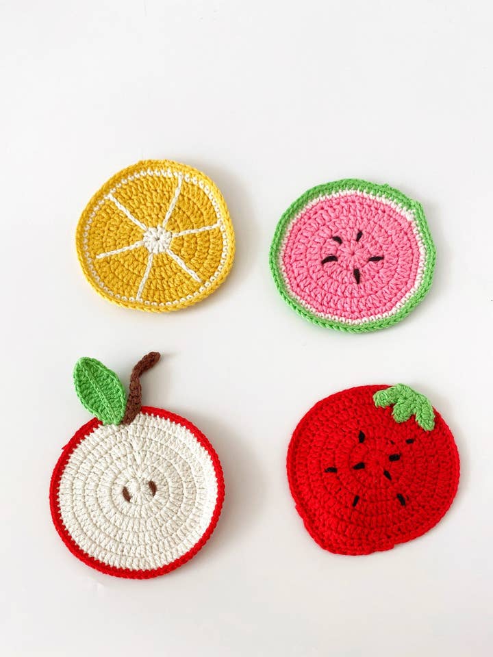 Set di Sottobicchieri e Tovagliette in Uncinetto Fatto a Mano a Forma di Frutta per la vendita all'ingrosso da parte di Honey Art and Nature