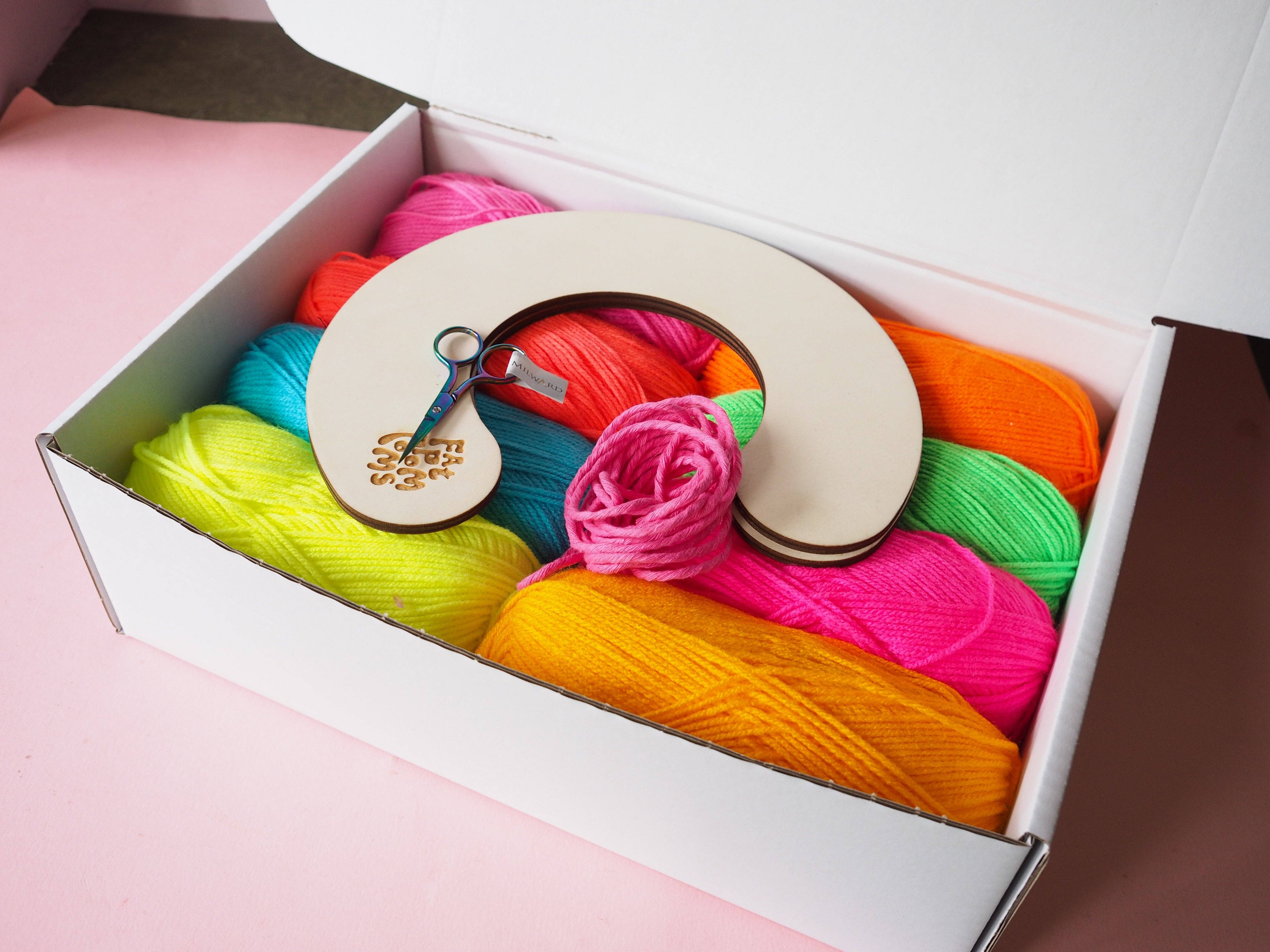 Fat Pom Poms – wholesale DIY craft kit – Bright Giant Pom Pom Kit4