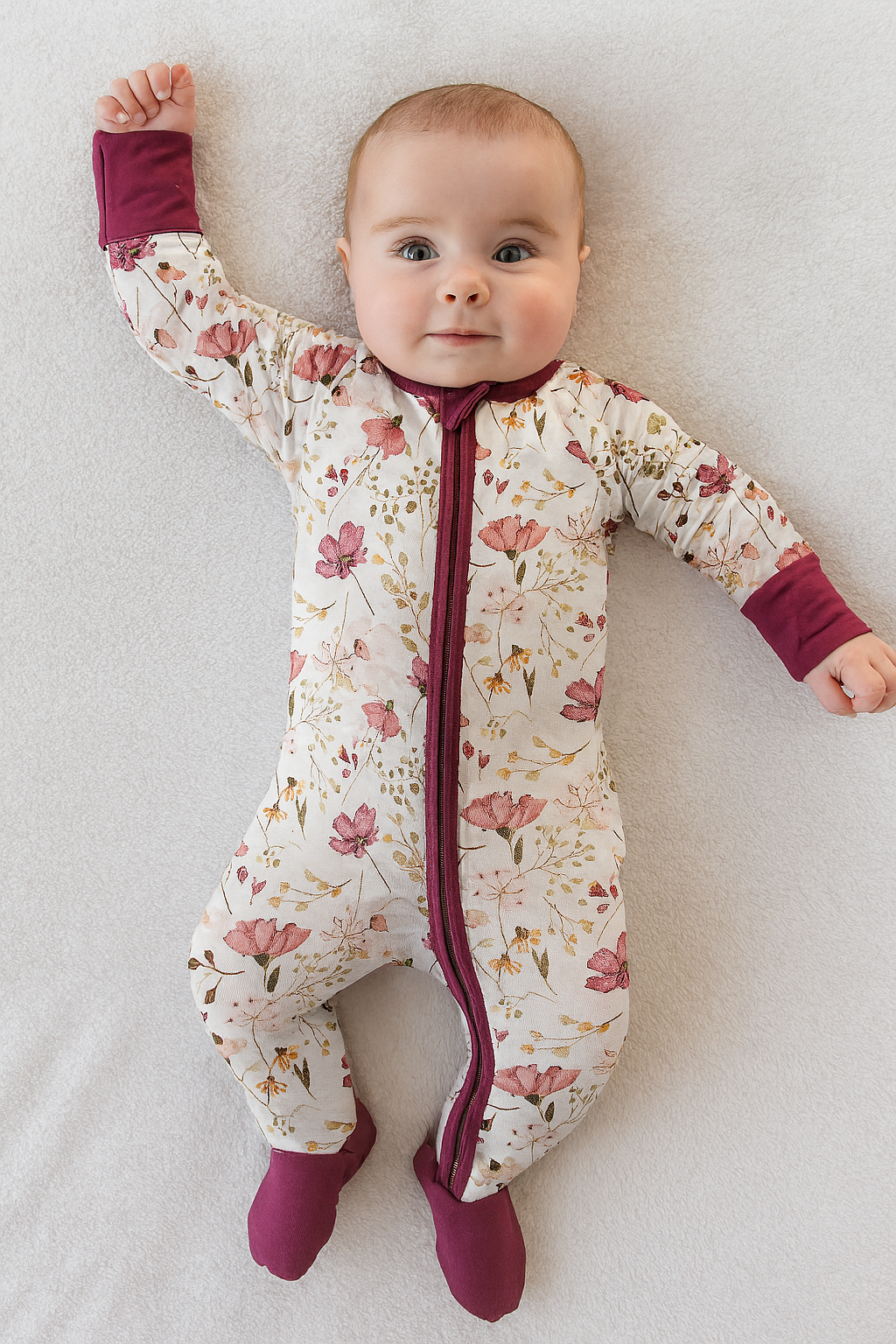 Tiny toes Baby Co - Vente Barboteuse – bébé - Combinaison à fermeture éclair en bambou à fleurs violettes3