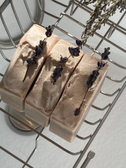 Bare Natural Soap Co - Vendita all'ingrosso Saponette - Saponetta naturale al burro di karité e lavanda francese del Maine2