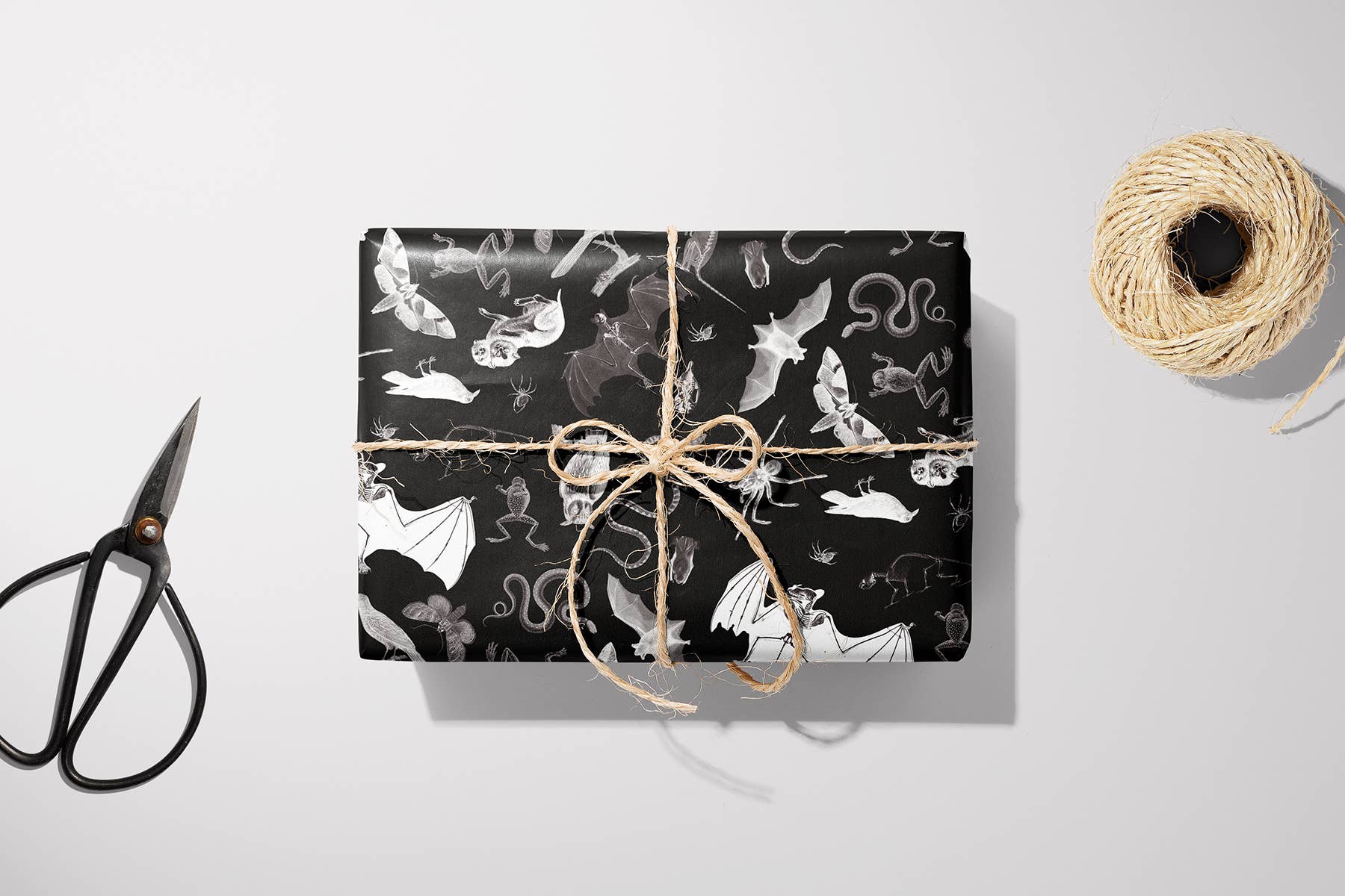 Betiobca - Vente Feuille de papier cadeau - Papier Cadeau Vintage – Ménagerie Gothique3