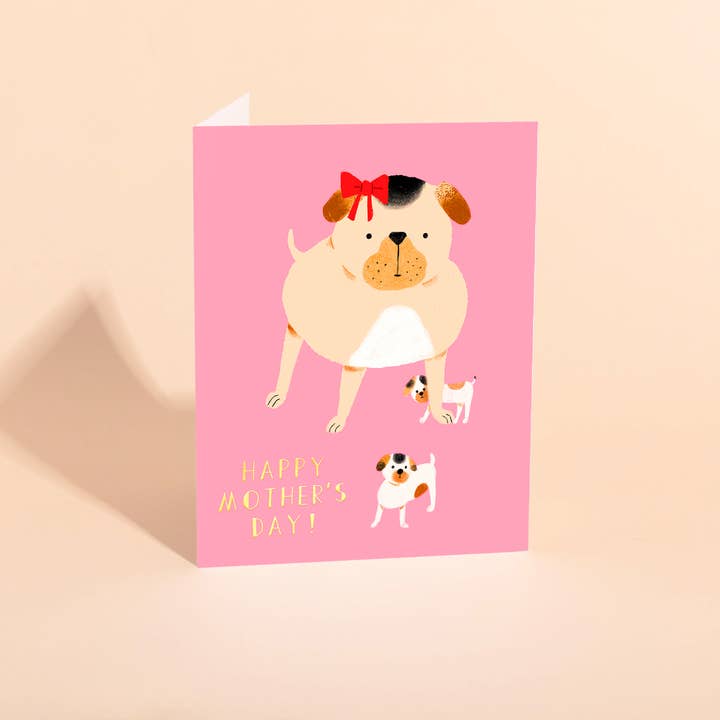 PUG MAMA - Carte de fête des mères pour la vente par Carolyn Suzuki