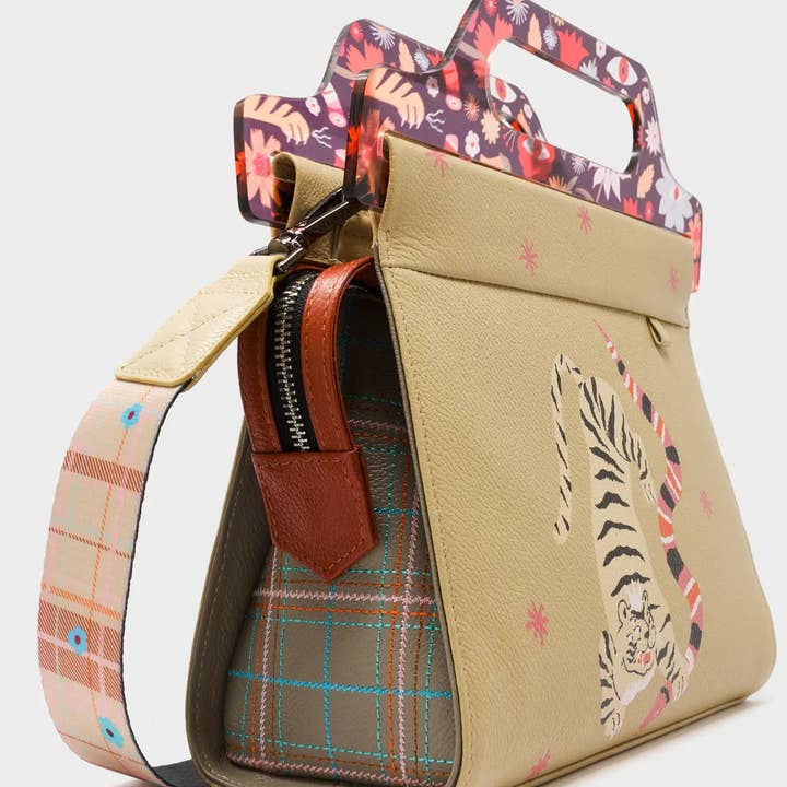 Min & Mon - Wholesale Crossbody Bag - Women's - Vali Gravel Beige Leather Crossbody Handbag Plastic Handle - Creatures of the Future Print5