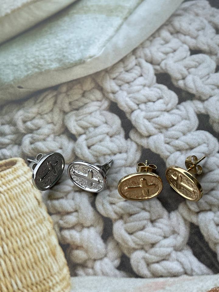 Brincos Faith Cross por atacado de AMD COLLECTIVE