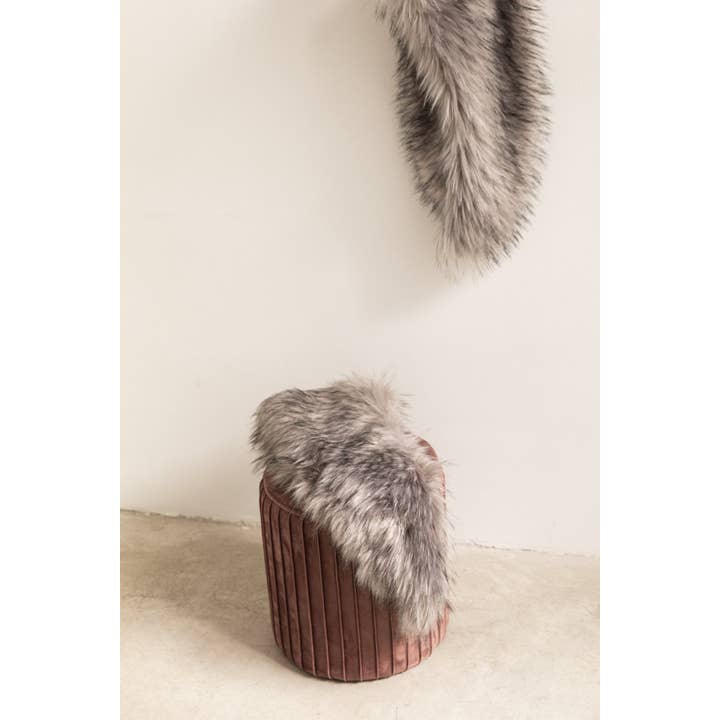 Stola Leah Grigio · Lady B · e ulteriori Risultati per articoli modellismo all'ingrosso. Resi gratuiti e termini di pagamento a 60 giorni su Faire in tendenza su Faire.