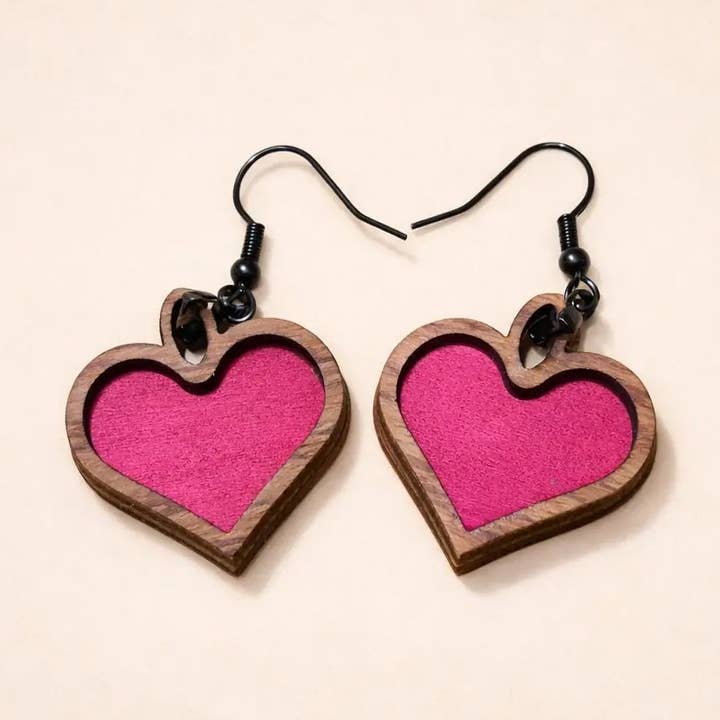 Hjerterytme – Træhjerteøreringe💕 for engroshandel hos Asjeblief