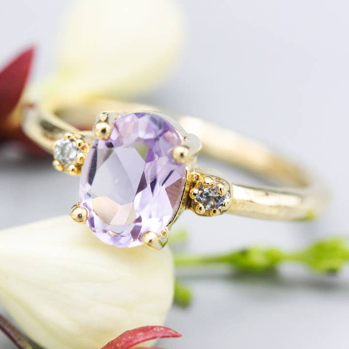 Ovale Amethist Ring met Diamanten in 14k Gouden Band voor wholesale door Metal Studio Jewelry