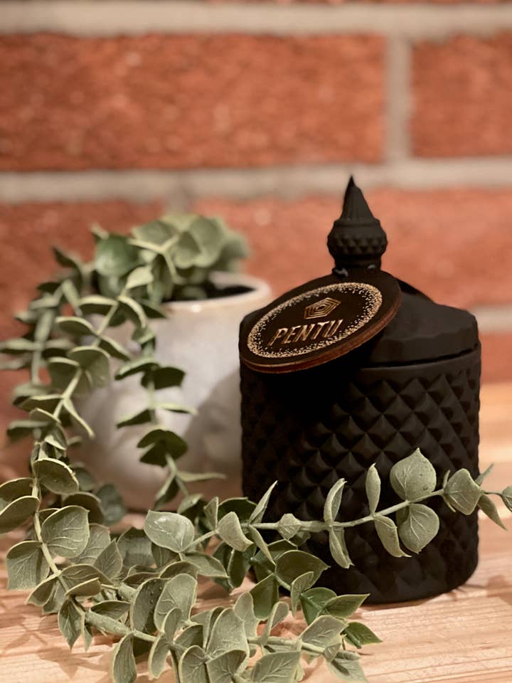 Bougie de cire de soja géo noire mate régulière 30cl pour la vente par Pentu By Bex