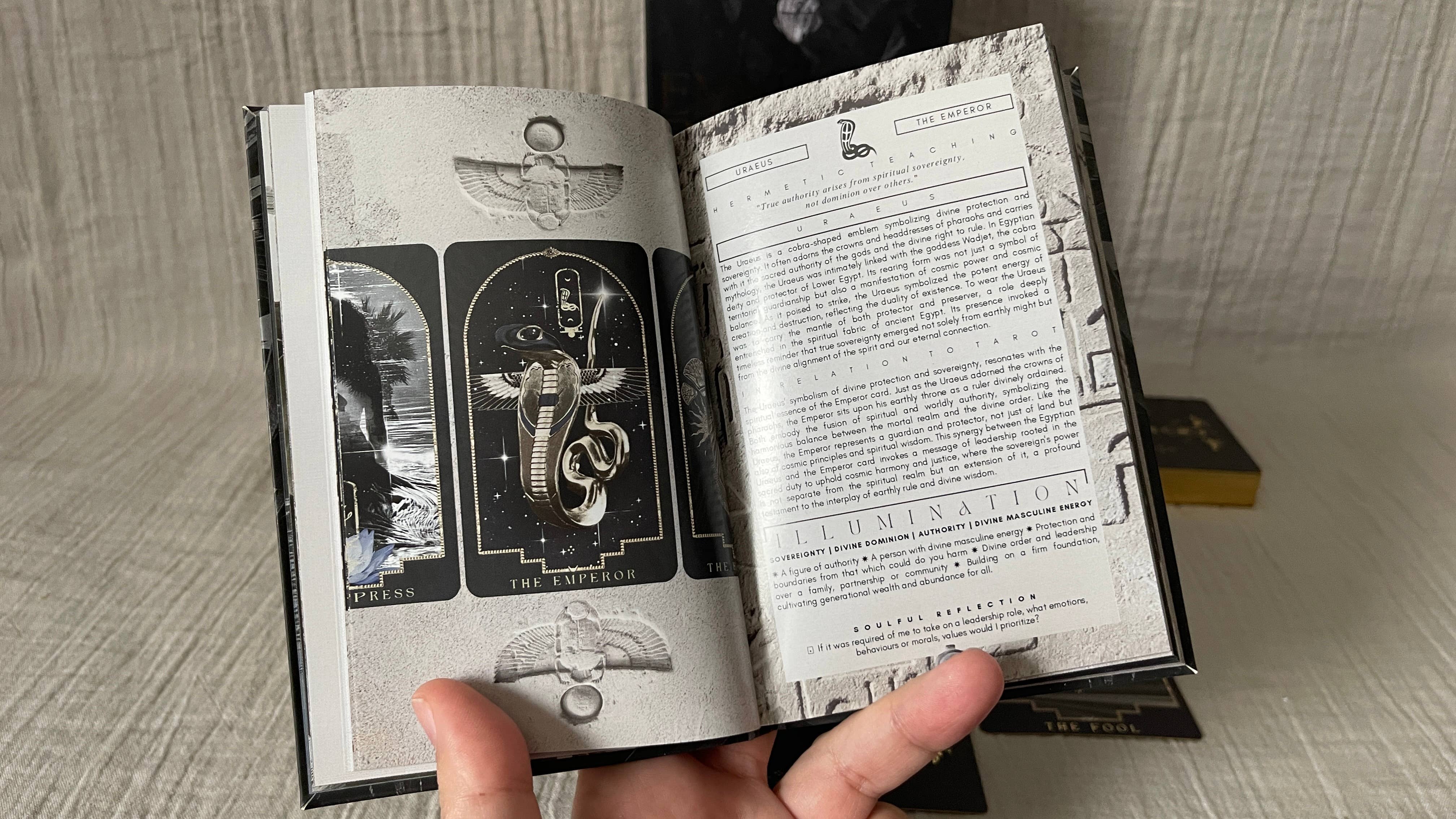 LevietateCo - Vente Cartes de tarot - Le Tarot Émeraude Papyrus | Symbolisme égyptien et traditions4