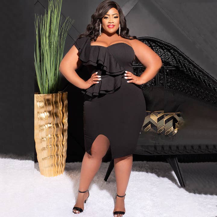 Robe Midi à Volants Épaules Dénudées Robe Décontractée Élégante pour la vente par DREAM VERA APPAREL