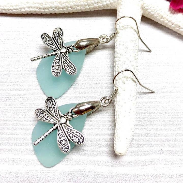 Assortiment de boucles d'oreilles libellule pour la vente par Devi Creations