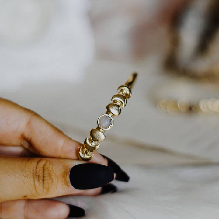 Bracciale rigido Fasi della Luna, Bohemian Celestial per la vendita all'ingrosso da parte di MusaLuna