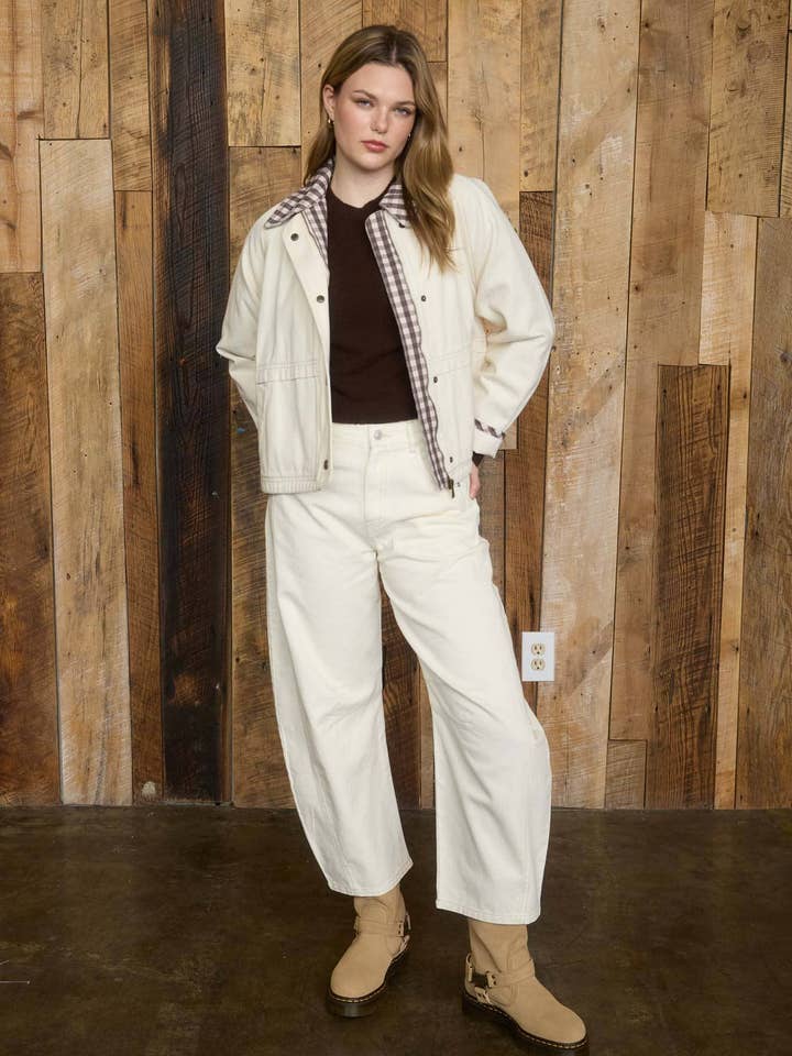 PANTALON ÉVASÉ TAILLE HAUTE COUPÉ COURT pour la vente par J.O.A