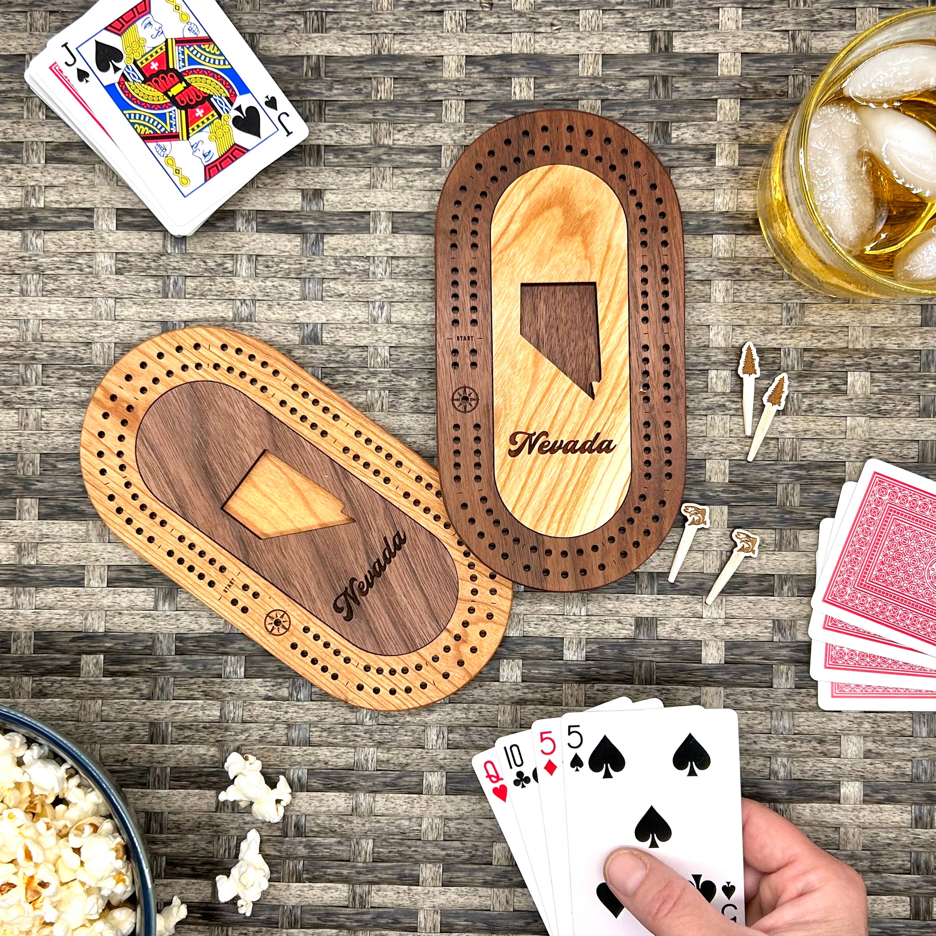 Cast & Carve - Venta al por mayor Juegos de mesa - Juego de minitablas de viaje de EE. UU., con pinzas personalizadas24