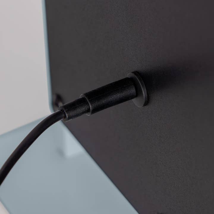 Zadro, Inc. - Wholesale Makeup Mirror - 15 LED Light Bulb Hollywood Makeup Mirror - 25" x 20"25