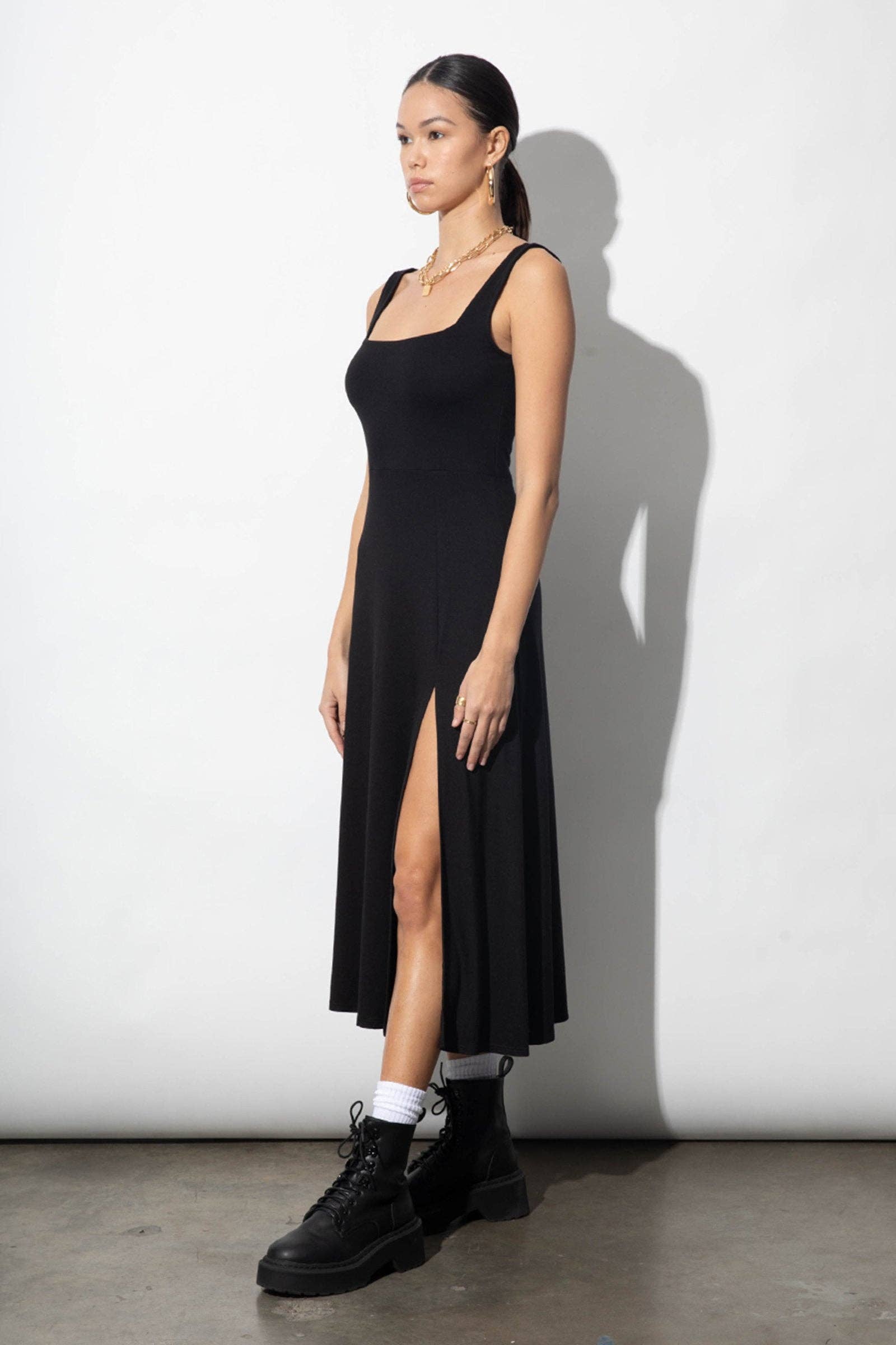 Nero Abito midi Jane in modal nero con scollo quadrato in vendita all'ingrosso su Faire1