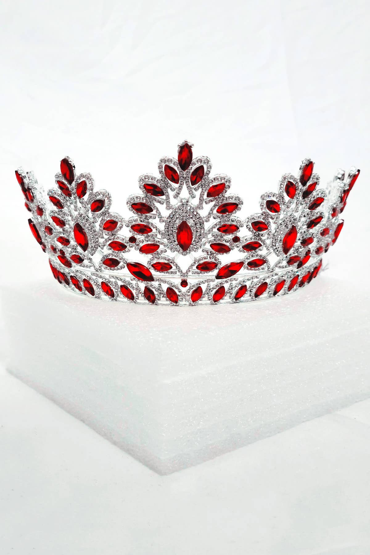Chicas - Wholesale Tiara - Women's - One Size Fits All Metal Tiara With Rhinestones. HT93713