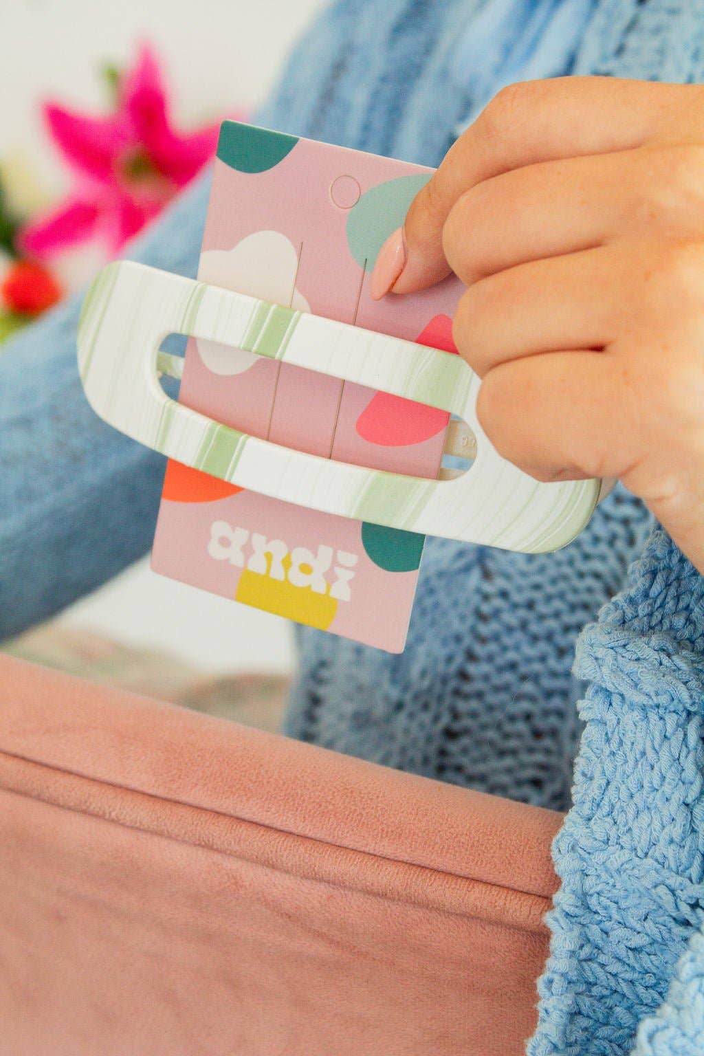 Shop Andi - Wholesale Hair Clip - Women's - Oversized Flat Claw Clip4