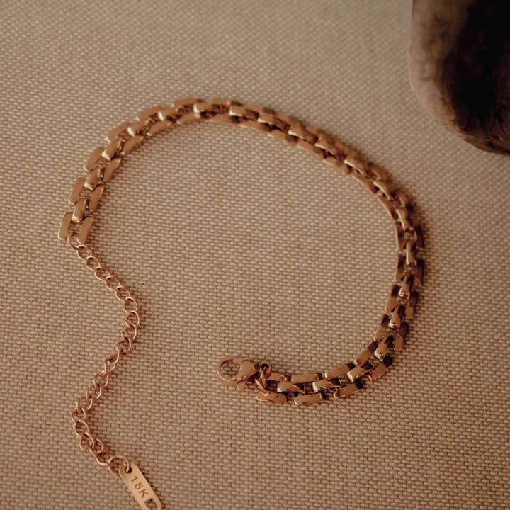 bracelet mae pour la vente par Black Sheep Jewelry