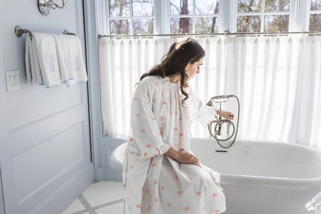 Lenora – Großhandel Bademantel – Damen – NANCY BAUMWOLL-RÜSCHEN-STICKEREI-MANTEL12