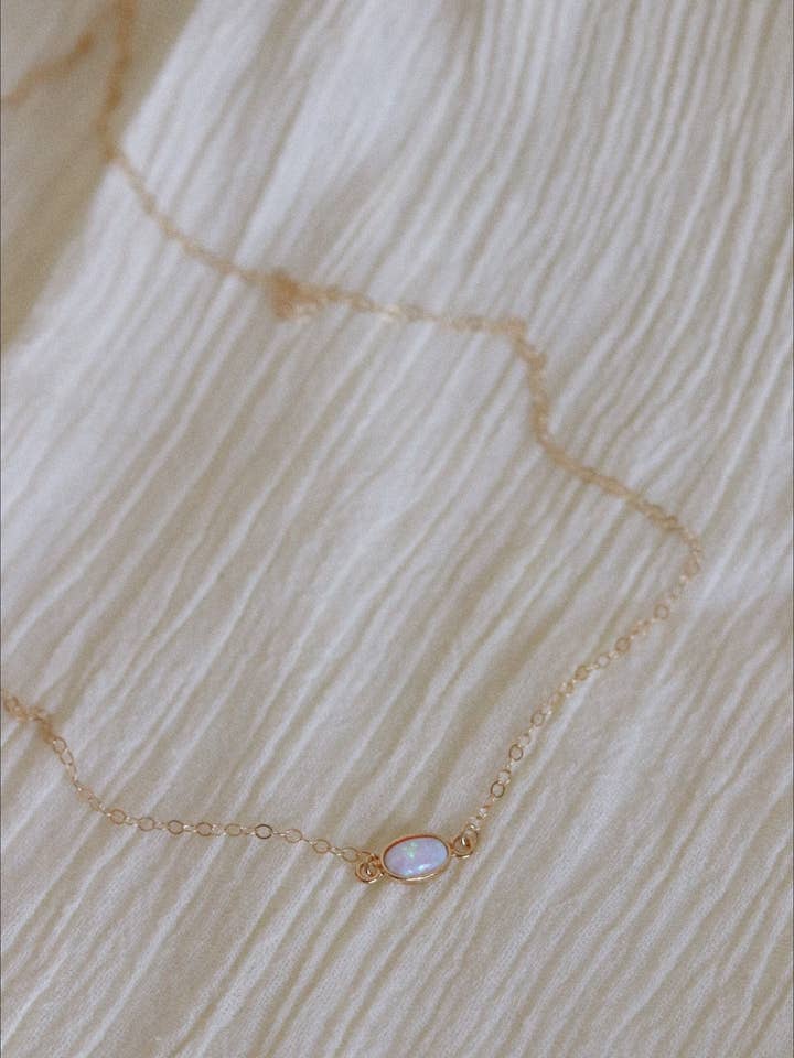 Collier MINI OPAL pour la vente par Goldie Jewelry