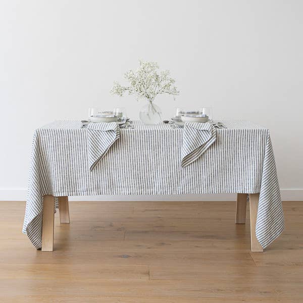 LinenMe - Wholesale Tablecloth - Linen Tablecloth Indigo Brittany2