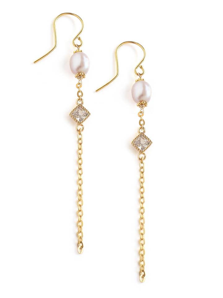 Orecchini lunghi placcati oro 18K con perle d'acqua dolce rosa e cristalli taglio diamante per la vendita all'ingrosso da parte di DIGE DESIGNS