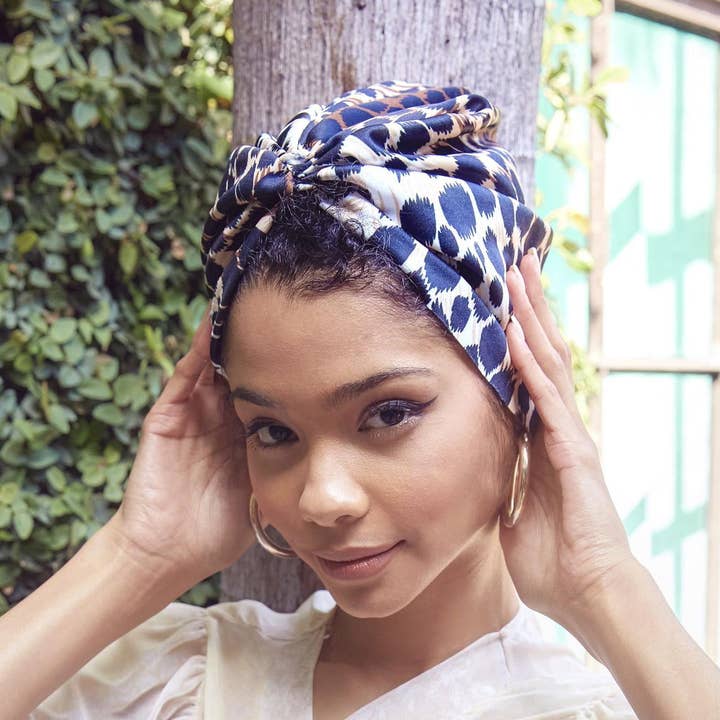 Dame turban - brun leopard | Hårplejegaver for engroshandel hos OKIYAH