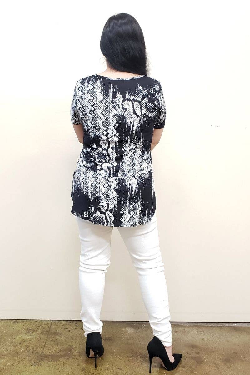 Bella Berry USA - Wholesale Blouse - Women's - PLUS SIZE: Short sleeve, loose fit top with rounded hem.2