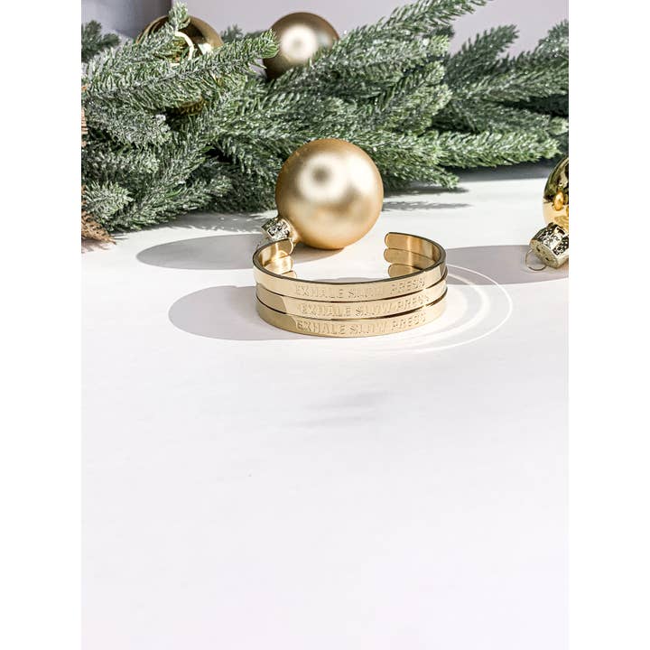 Bracciale Exhale Slow Press in oro per la vendita all'ingrosso da parte di Armed In Style