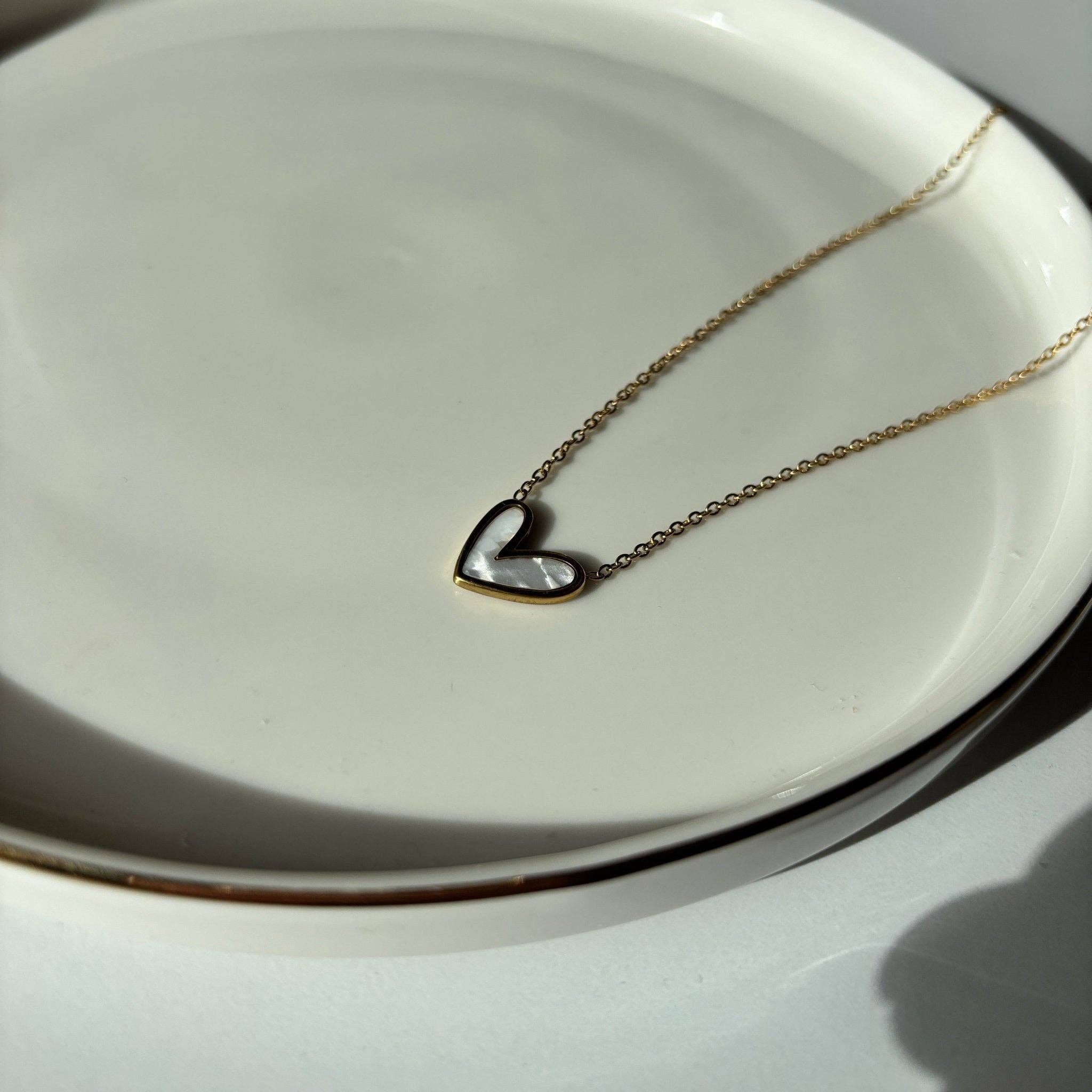 DUESTELLE ITALIA - Wholesale Pendant/Charm Necklace - Heart’s Essence - White Gold Heart Necklace - Waterproof4