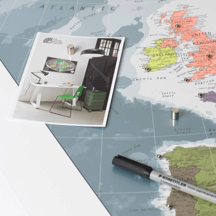 Zitrone, Orange, Distel, Khaki EUROPA-WANDKARTE für den Großhandel auf Faire8