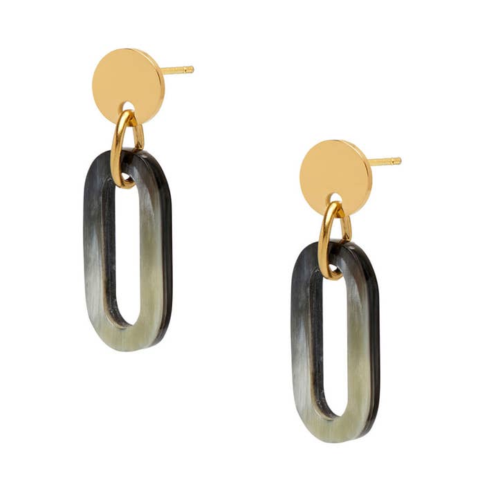 Open link zwarte natuurlijke hoorn oorbel - Goud voor wholesale door BRANCH JEWELLERY