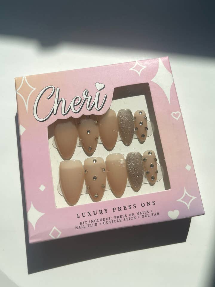 Kit à ongles Press On Style #7 pour la vente par Cheri Press Ons