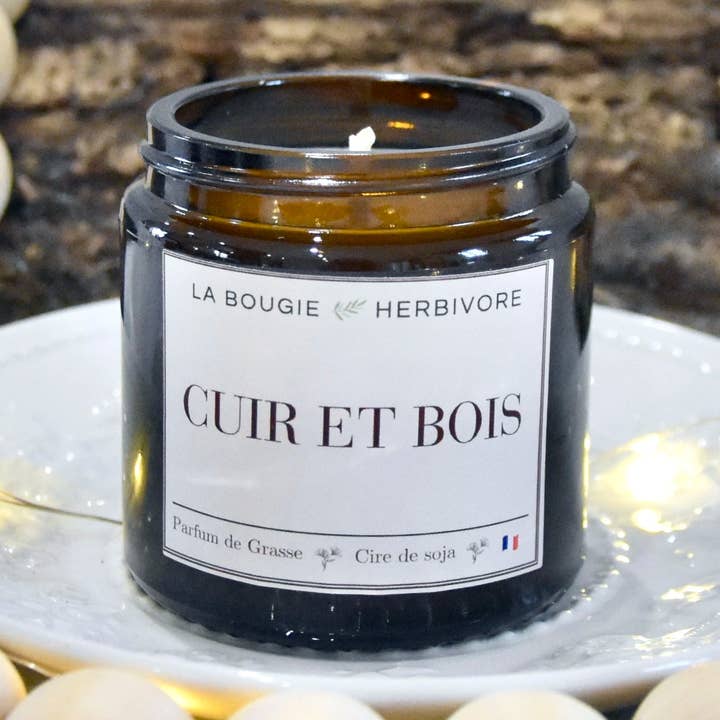 Bougie parfumée Cuir et bois 90g | LA BOUGIE HERBIVORE pour la vente par LA BOUGIE HERBIVORE