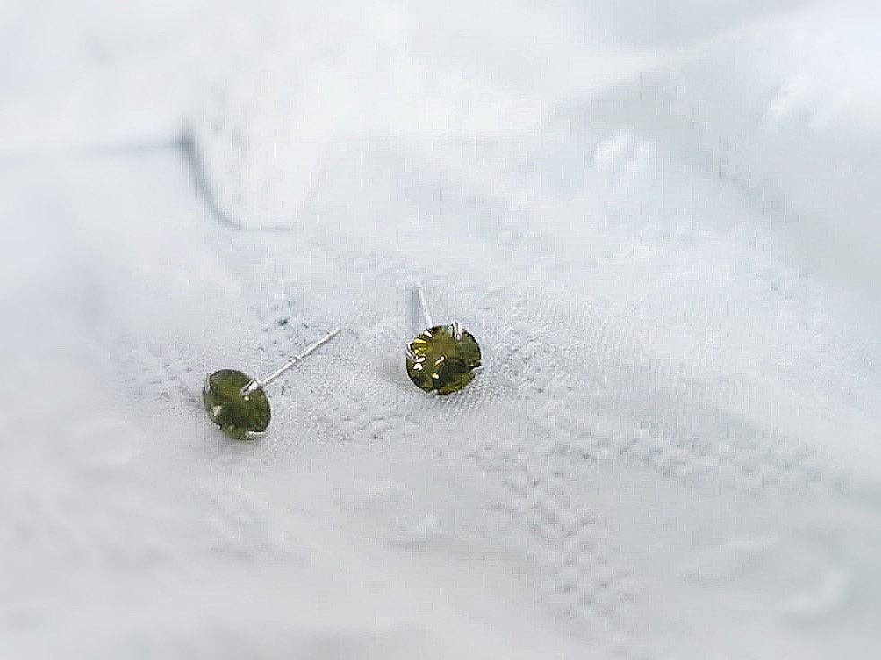 SYMBOLOGY JEWELLERY - Wholesale Stud/Post Earrings - August Birthstone: Light Green Swarovski Crystal Studs2